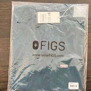 Figs Women's Caribbean Blue Scrub Top Medium - Catarina one pocket